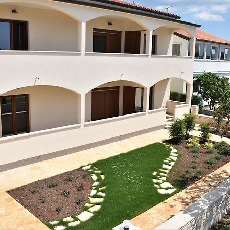 Apartmani Diana Novigrad Istria Esterno foto