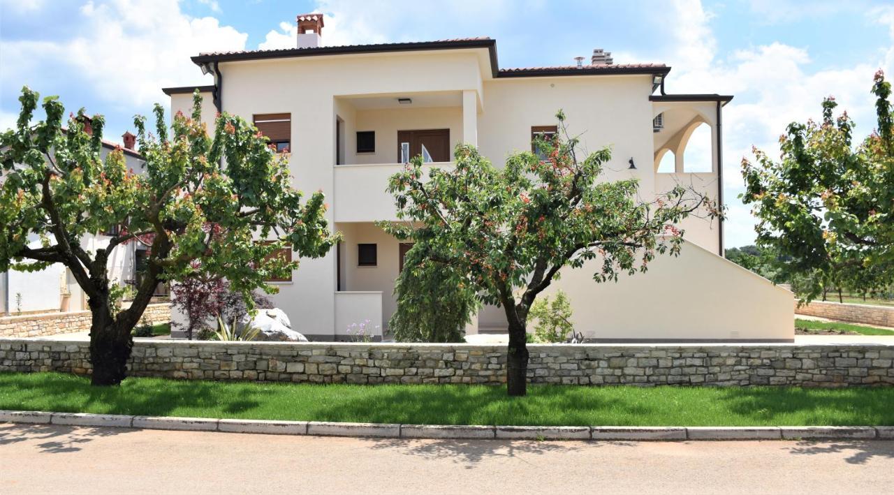 Apartmani Diana Novigrad Istria Esterno foto