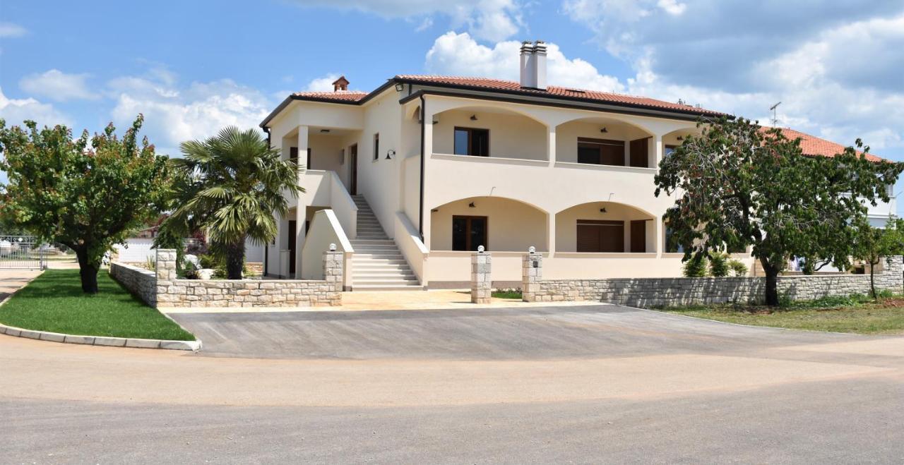 Apartmani Diana Novigrad Istria Esterno foto