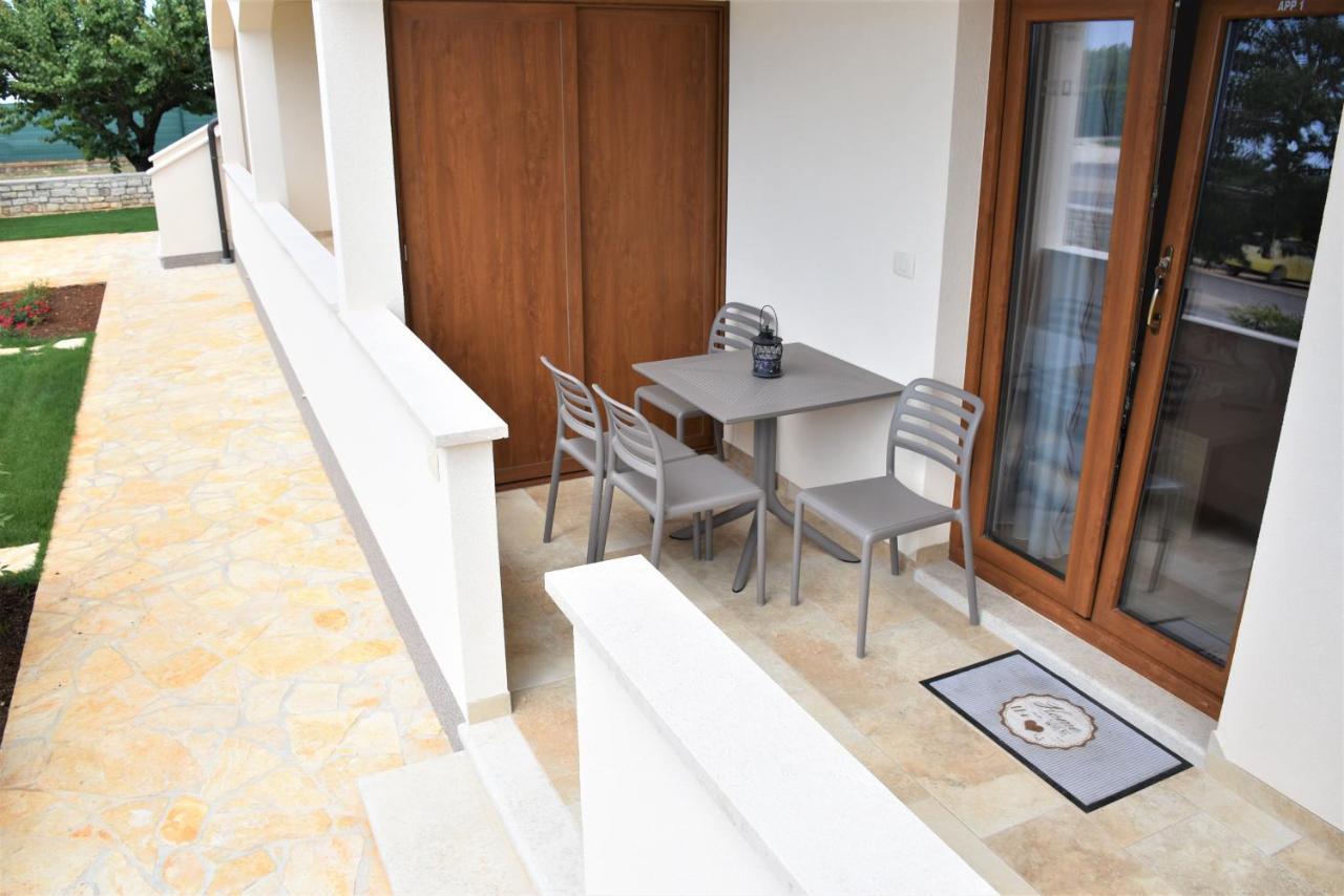Apartmani Diana Novigrad Istria Esterno foto