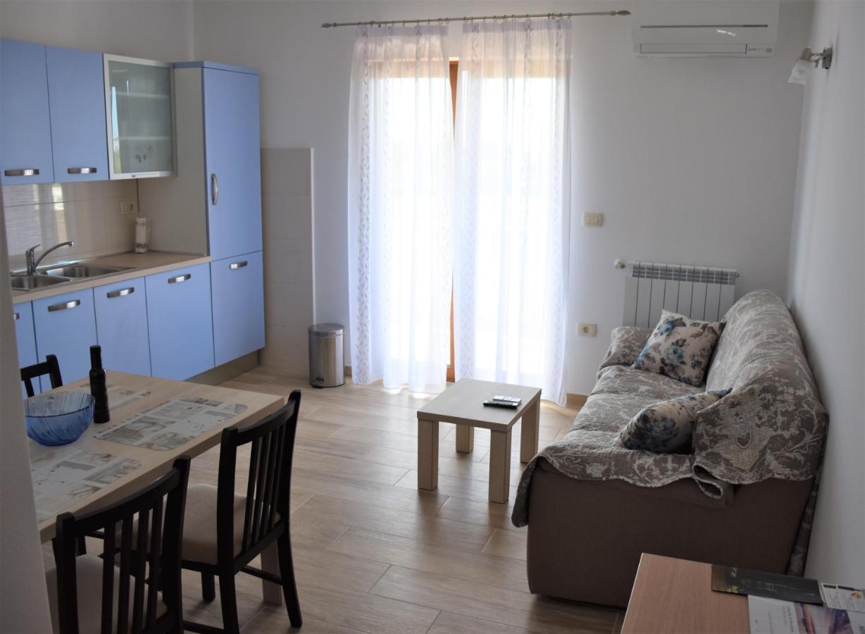 Apartmani Diana Novigrad Istria Esterno foto